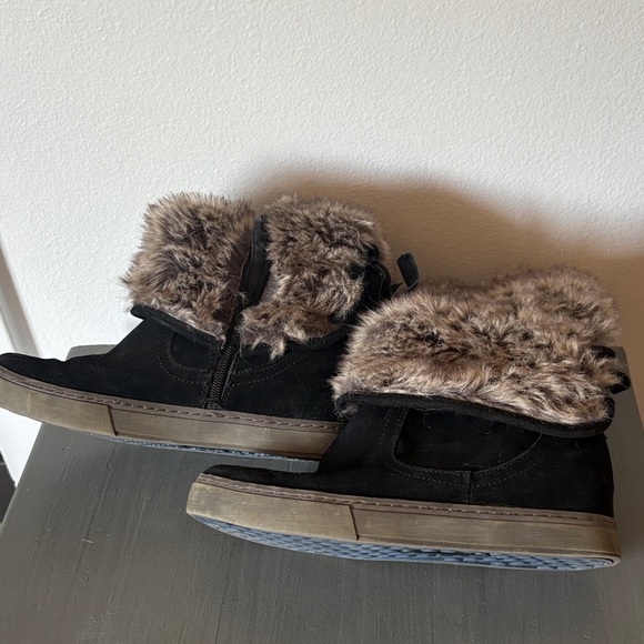 3/30 ❤️ BareTraps Black and Brown Faux Fur Winter Boots Size 8 M - Picture 2 of 3